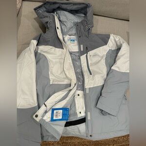 New Rose Run insulated ski or snowboard coat. Columbia Omnitech size XL